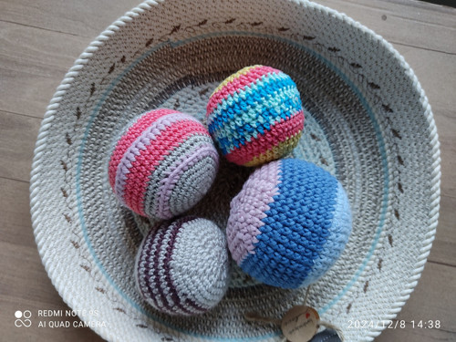 Háčkované balonky - průměr cca 6-8 cm