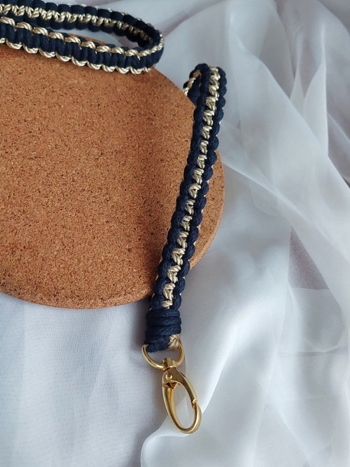 Macramé wristletka klíčenka námořní modrá + zlatá