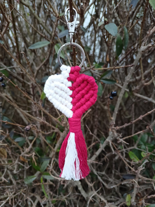 Klíčenka srdce, Bílo-červená, macramé