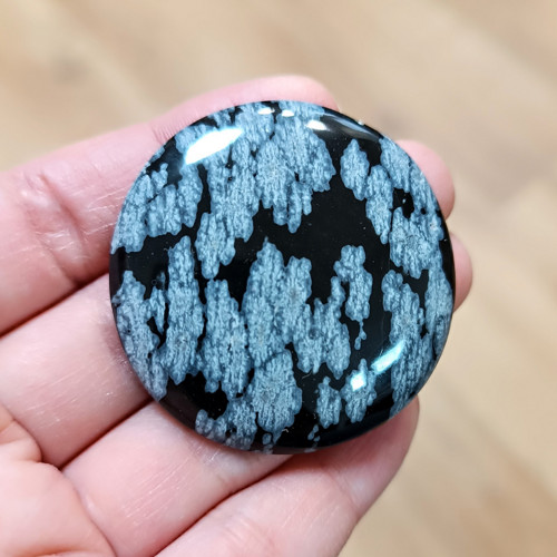 Obsidián (vločkový), ID 4458, průměr 43 mm