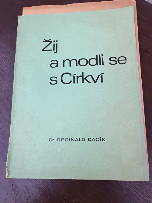 Žij a modli se — foto 1