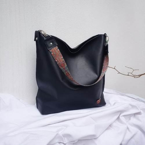 Kožená taška TOTE BLACKBAG