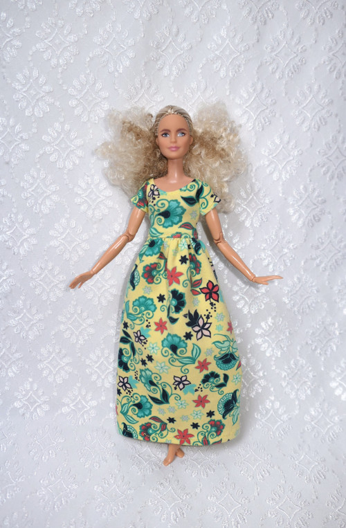 Dlouhé šaty pro Barbie