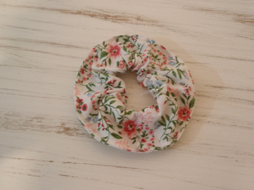 Scrunchies - látková gumička do vlasů