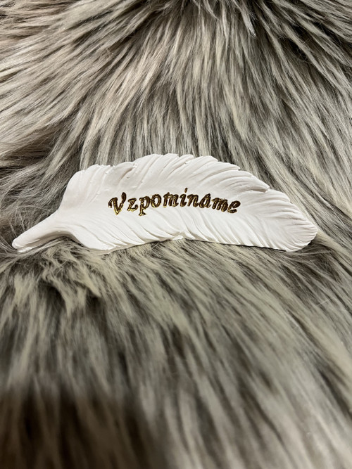 3D Peříčko "VZPOMÍNÁME" (zlatý nápis)