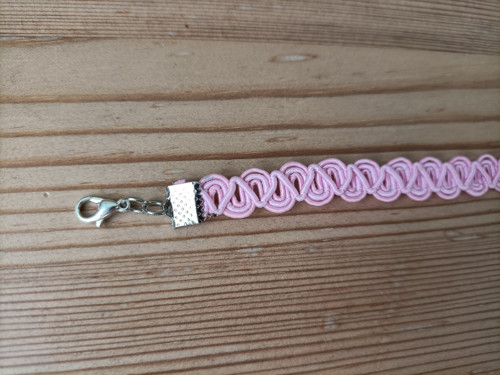 Růžový choker