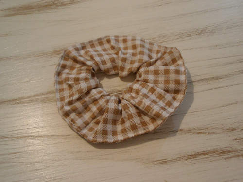 Gumička do vlasů béžová kostička