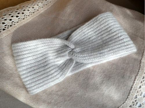 Čelenka bílá, úplet, š. 10 cm, mohér, vlna, příměs