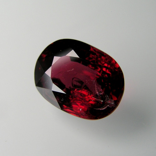 Broušený granát Rhodolit, 3,91ct., 10,7x8,0x4,8 mm