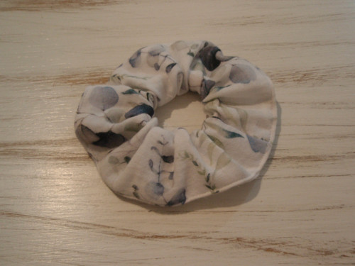 Scrunchies - látková gumička do vlasů