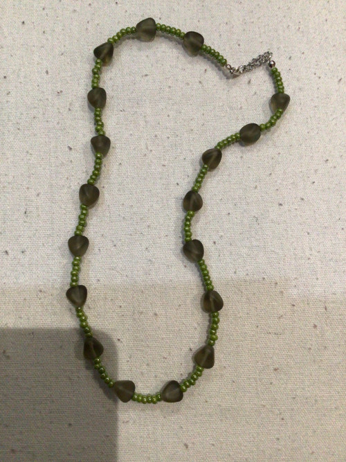 Khaki zelené