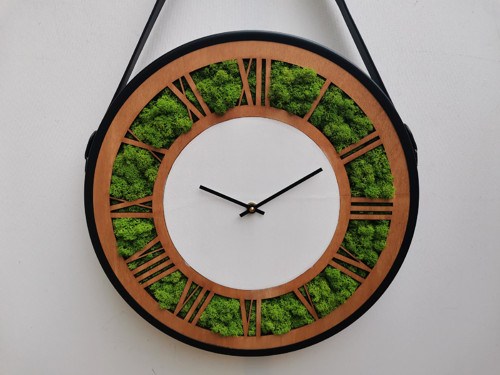 Mechové hodiny, průměr 38 cm.