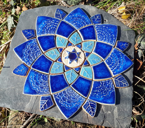 Mandala z keramických komponentů 103