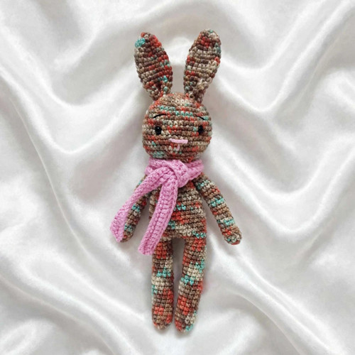 Háčkovaný zajíček - 21 cm