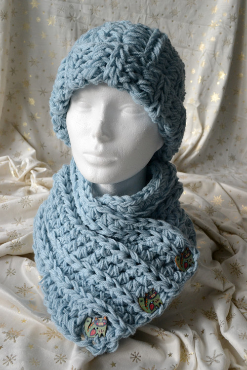 Blankytný komplet čepice + nákrčník s knoflíčky