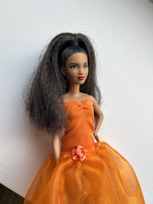 Šaty pro barbie oranžově