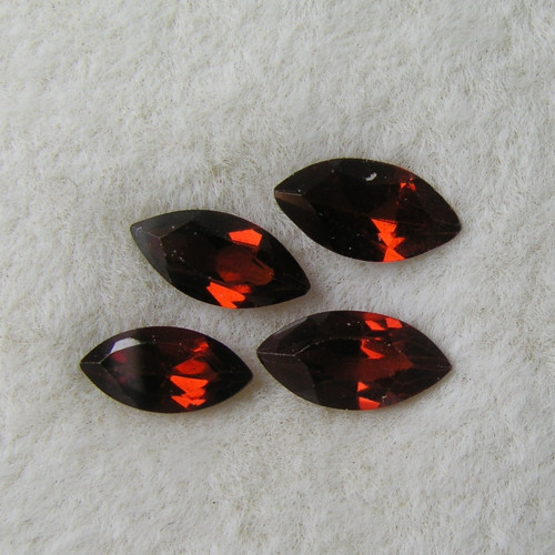 Broušené červené Granáty, 1,58ct./4ks., cca.6-7 mm
