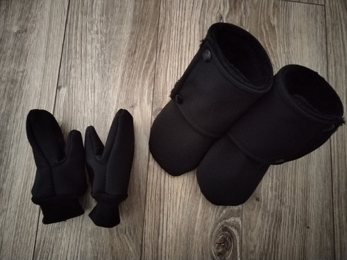Capáčky ze softshellu do kočárku
