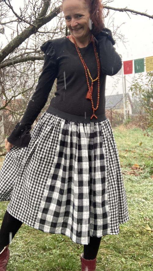 VÝPRDEJ Kostka skirt — foto 1