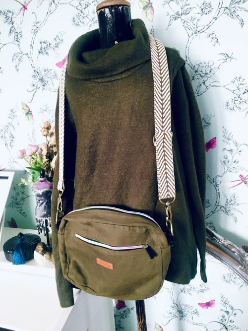 Kabelka olivová s boho popruhem — foto 1