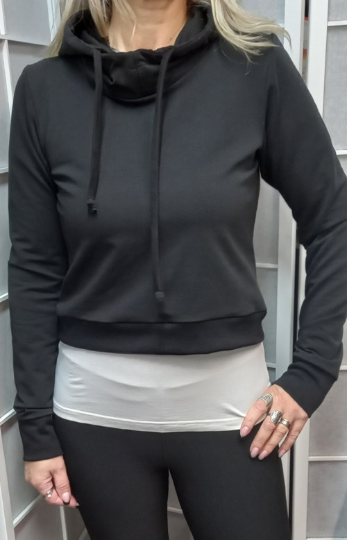 Mikina ČERNÁ CROP s kapucí — foto 1