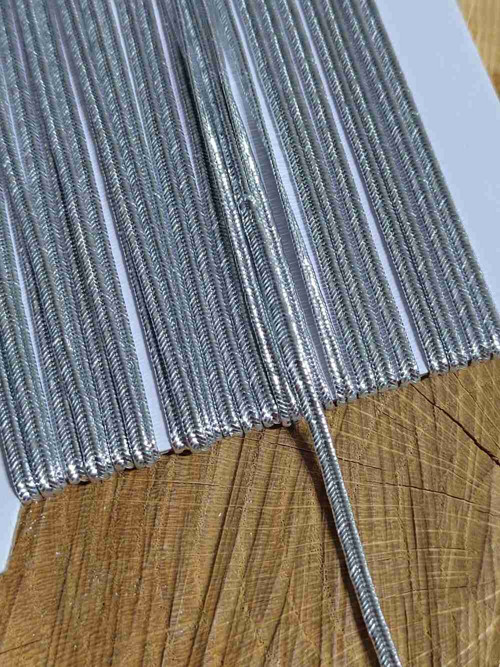 Sutaška šíře 2 mm s lurexem barva stříbrná