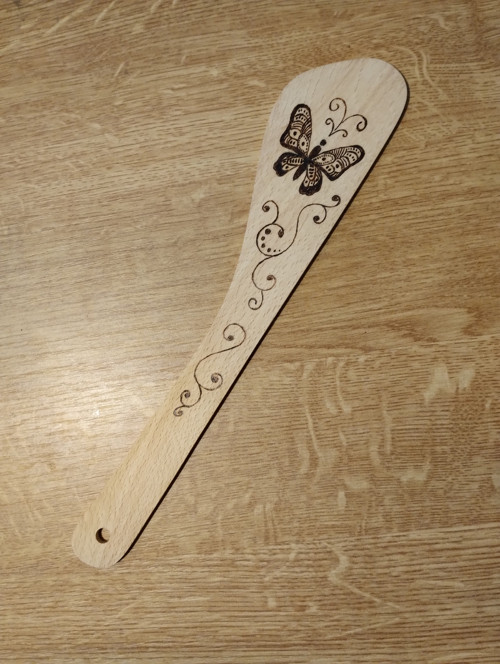 Obracečka s motýlem a ornamenty