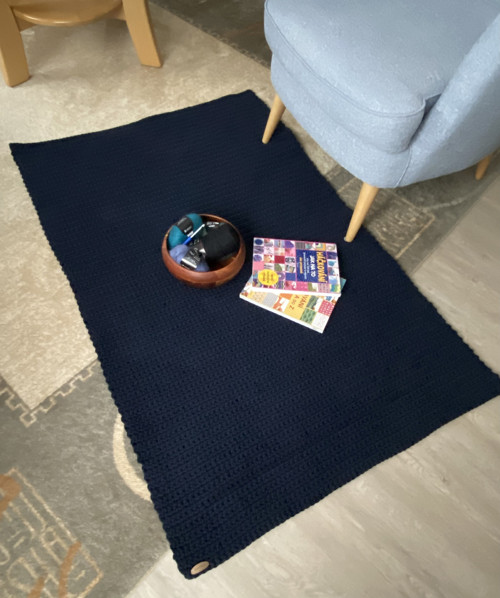 Háčkovaný koberec barvy NAVY — foto 1