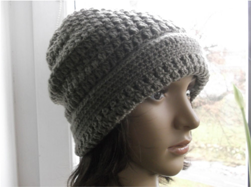 Béžová čapka háčkovaná 55-60 cm.