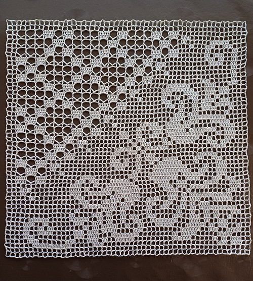 Háčkovaný čtverec 35-37 cm