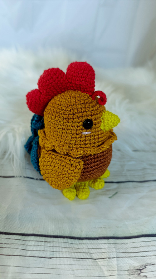Háčkovaný kohout,kohoutek velikost 12 cm