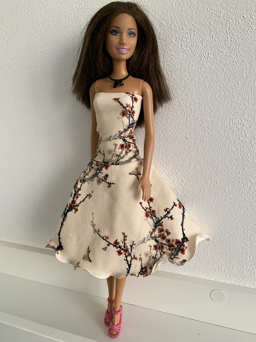 Šaty na panenku Barbie — foto 1