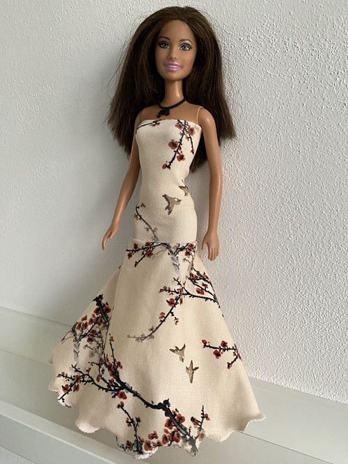 Šaty na panenku Barbie — foto 1