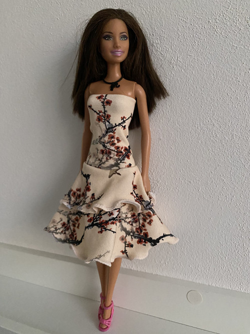 Šaty na panenku Barbie