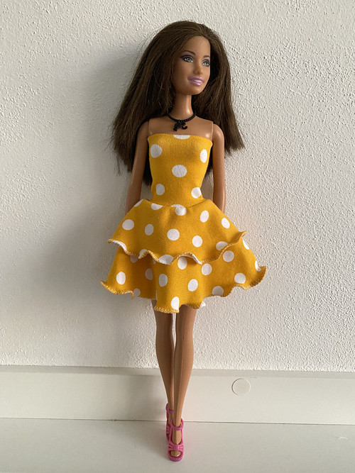 Šaty na panenku Barbie — foto 1