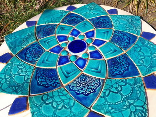 Mandala z keramických komponentů 105