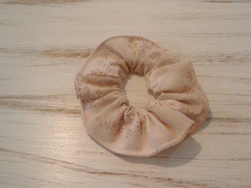 Scrunchies - látková gumička do vlasů
