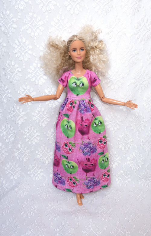 Dlouhé šaty pro Barbie — foto 1