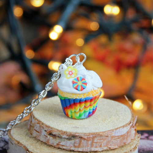 Barevný cupcake s kytičkami — foto 1