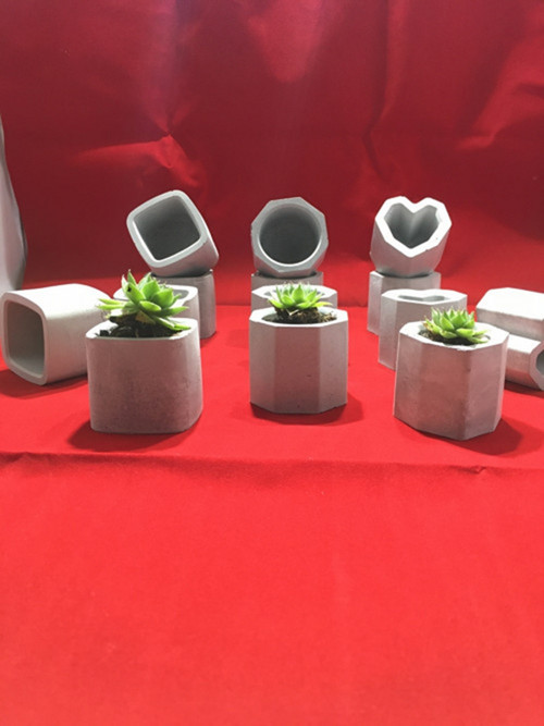 Betonové květináčky, naboby na svíčku či drobnosti