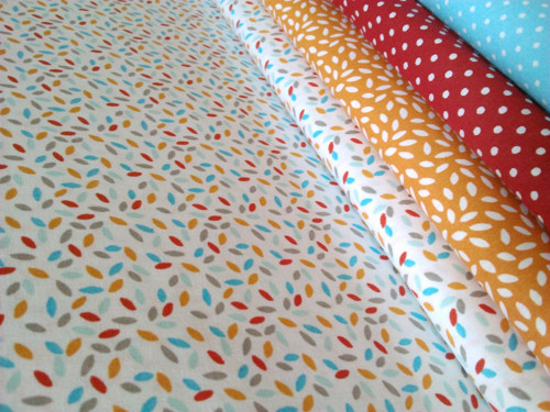 Barevné lístečky na bílé -atest děti 53cm