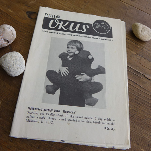 VKUS 91111 ... háčkovaný polštář žába — foto 1
