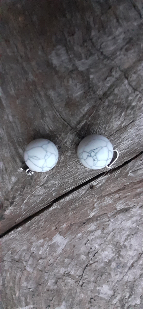 Přívěsek howlit korálek 12 mm