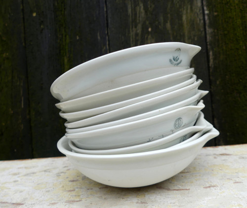 Porcelánové lékárenské odpařovací misky s hubičkou