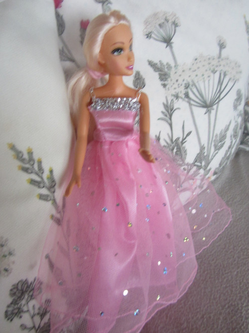 Plesové šaty pro Barbie č. 8 — foto 1