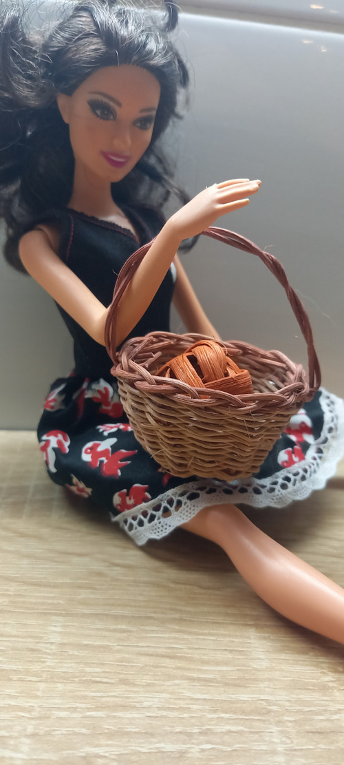 Malý pedigový miniaturní košíček pro Barbie