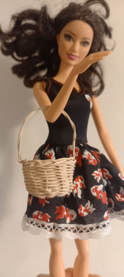 Malý pedigový miniaturní košíček pro Barbie