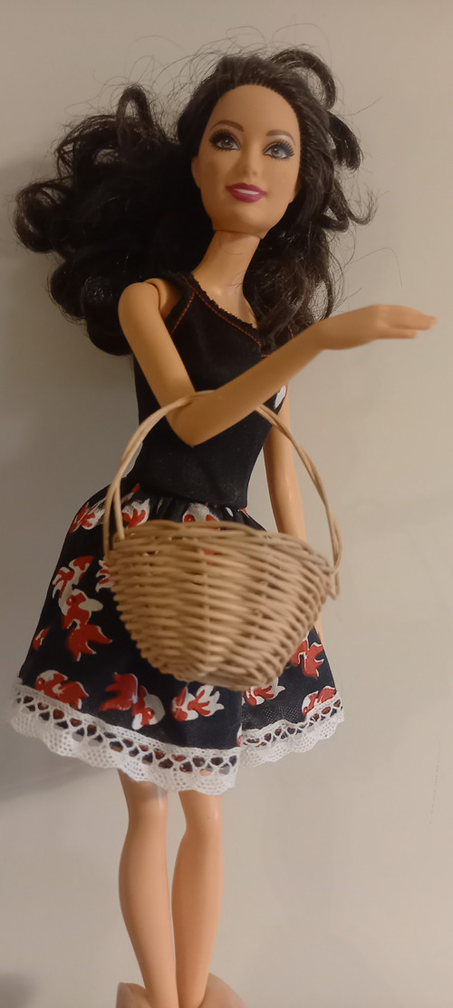 Malý pedigový miniaturní košíček pro Barbie