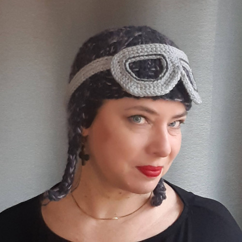 Amélie Earhart nad dunami - pilotní kukla a brýle