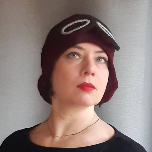 Eliška pije červené - řidičský klobouček — foto 1